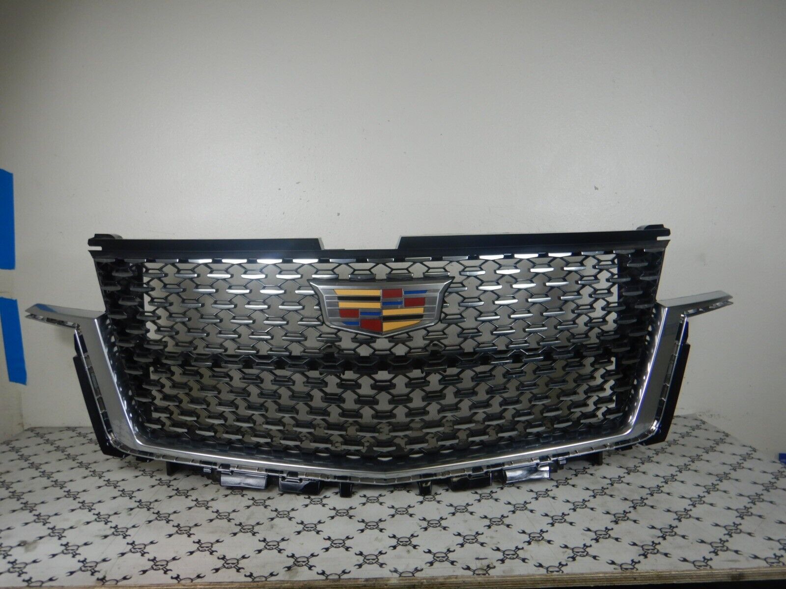 Used 2021 2023 Cadillac Escalade Grill Grille Oem For Sale 84830289