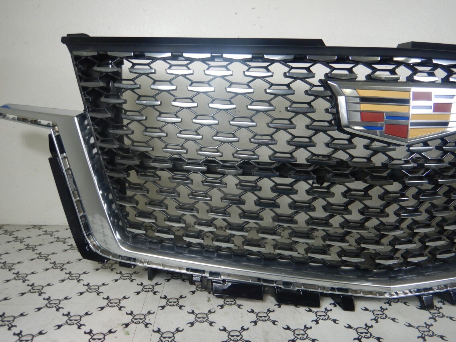 Used 2021 2023 Cadillac Escalade Grill Grille Oem For Sale 84830289