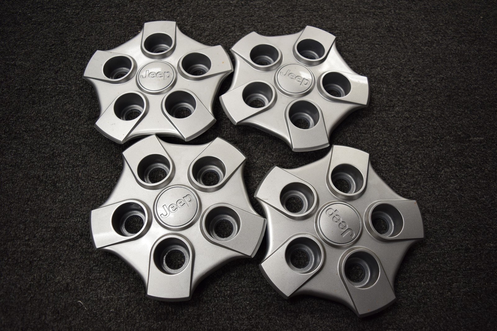 Used 20072014 Jeep Compass Patriot Center Caps Silver 9077 0yx93trmab