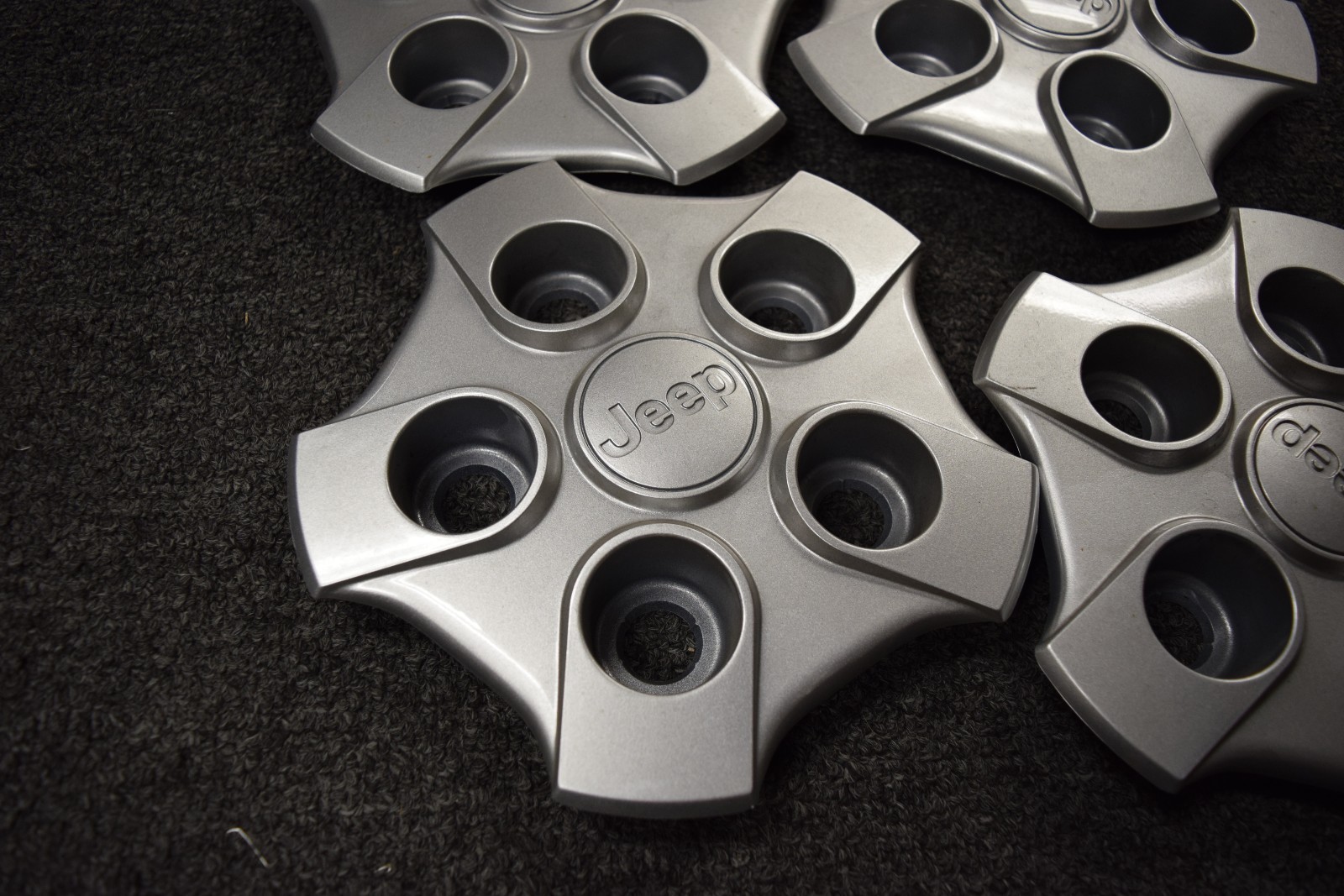 Used 20072014 Jeep Compass Patriot Center Caps Silver 9077 0yx93trmab