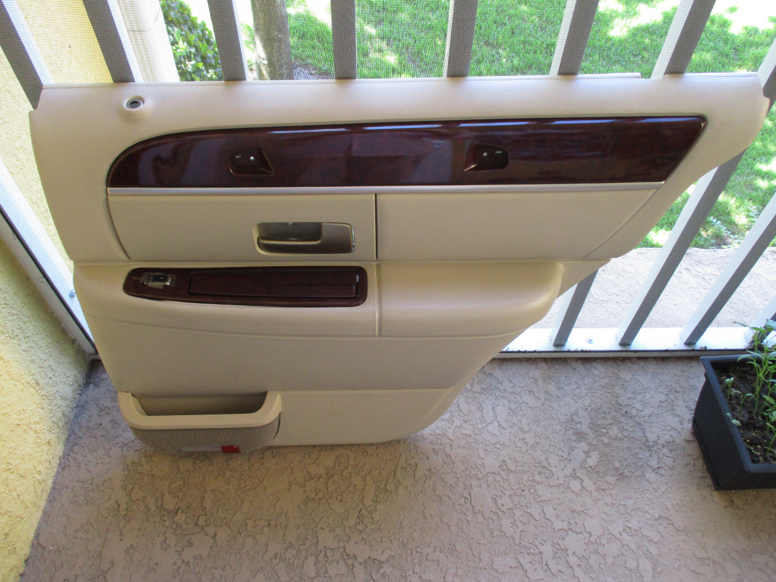 Used 032011 Lincoln Town Car Rh Rear Door Interior Trim Panel Oem