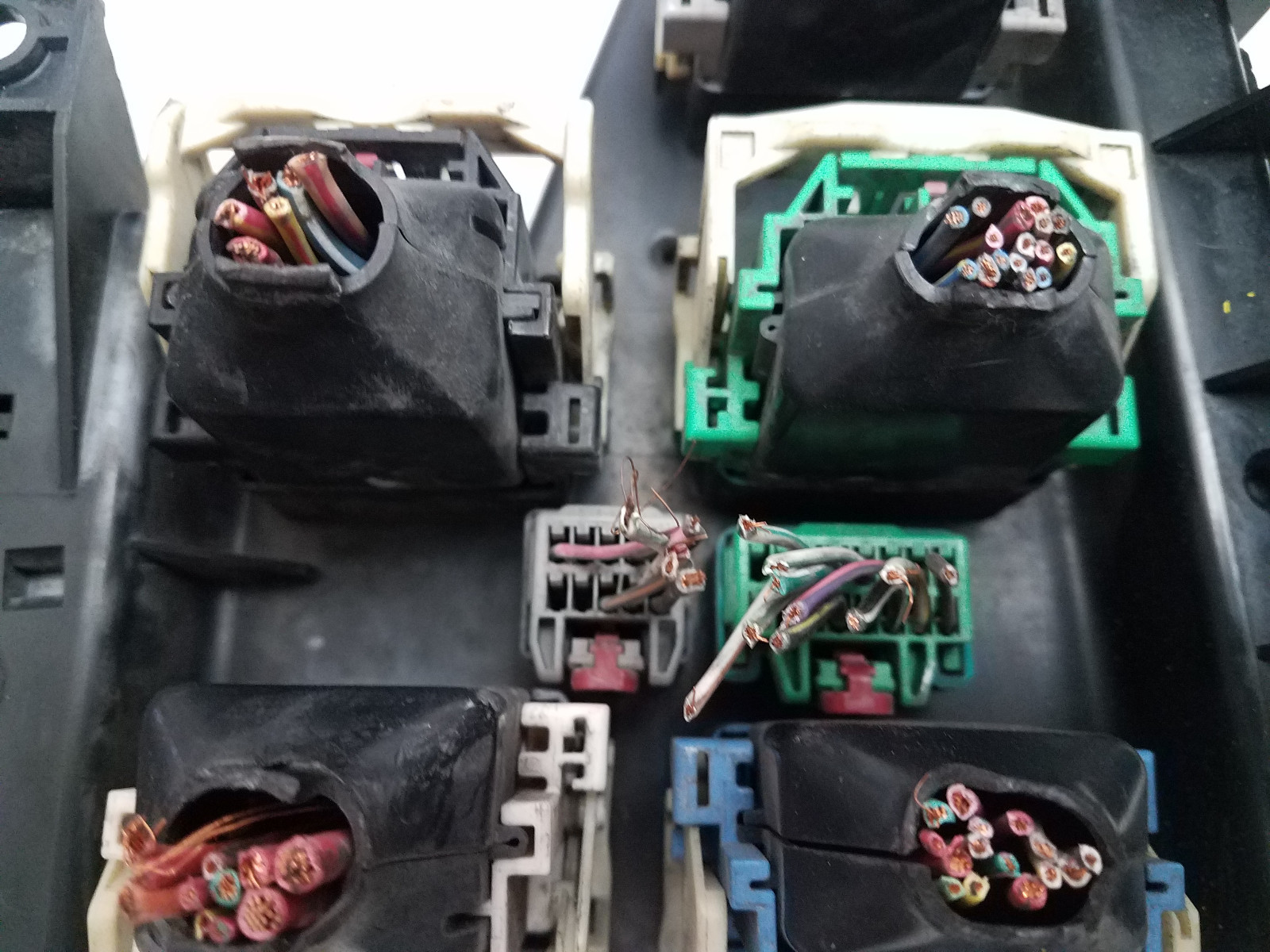 Used 2004 Dodge Ram2500 Under Hood Fuse Box Relay Panel Power