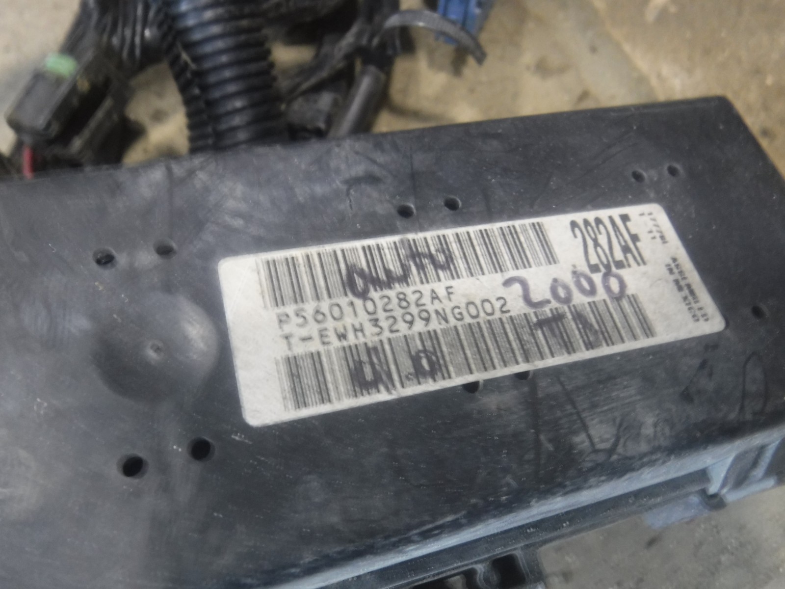 JEEP WRANGLER TJ 2000 ENGINE WIRING HARNESS FUSE BLOCK SIDE 40 6 CYL 56010282AF