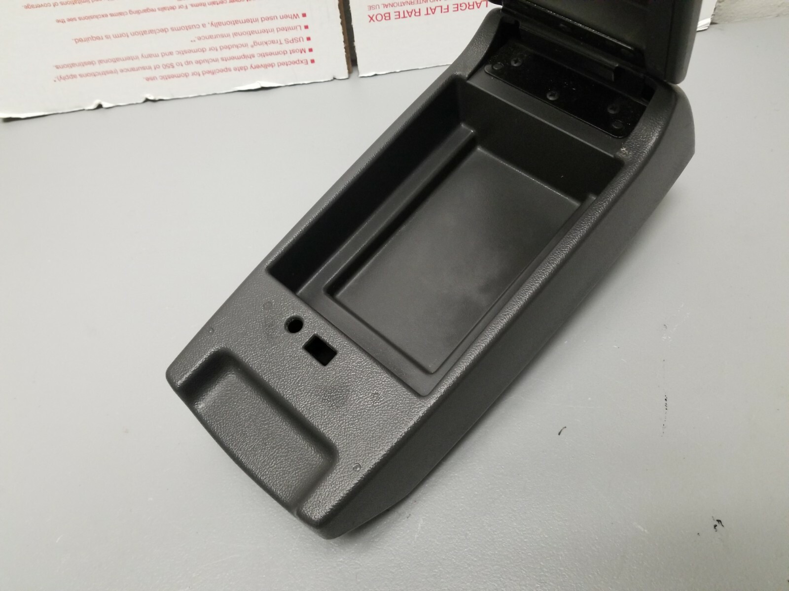 Used 0612 Gmc Canyon Chevy Colorado Center Console Armrest Lid Oem for