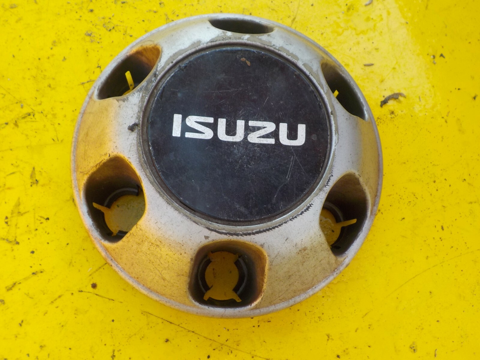 Used Isuzu Hub Caps for Sale