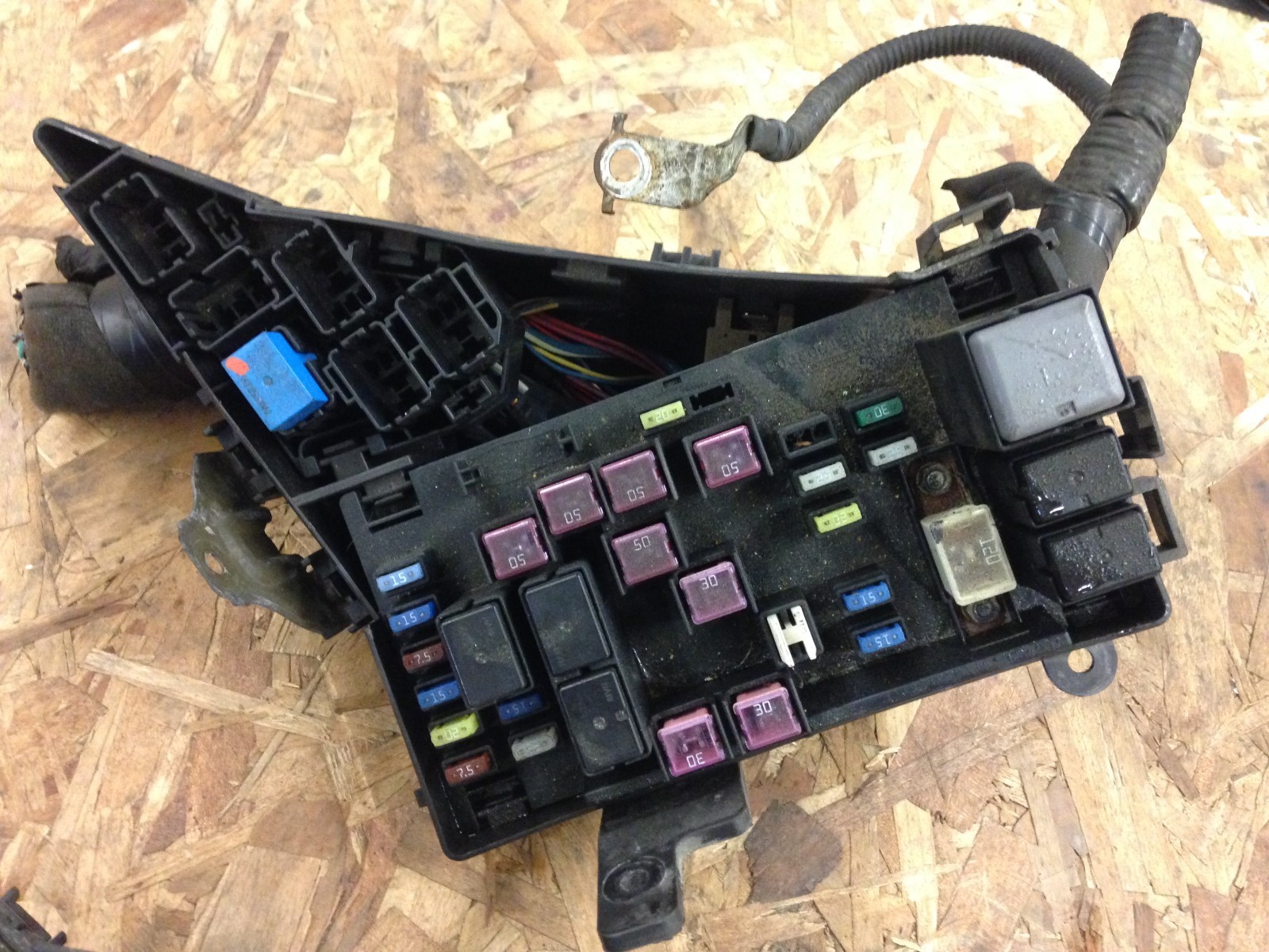 2006 subaru outback fuse box relay box 3.0L 2005-2009