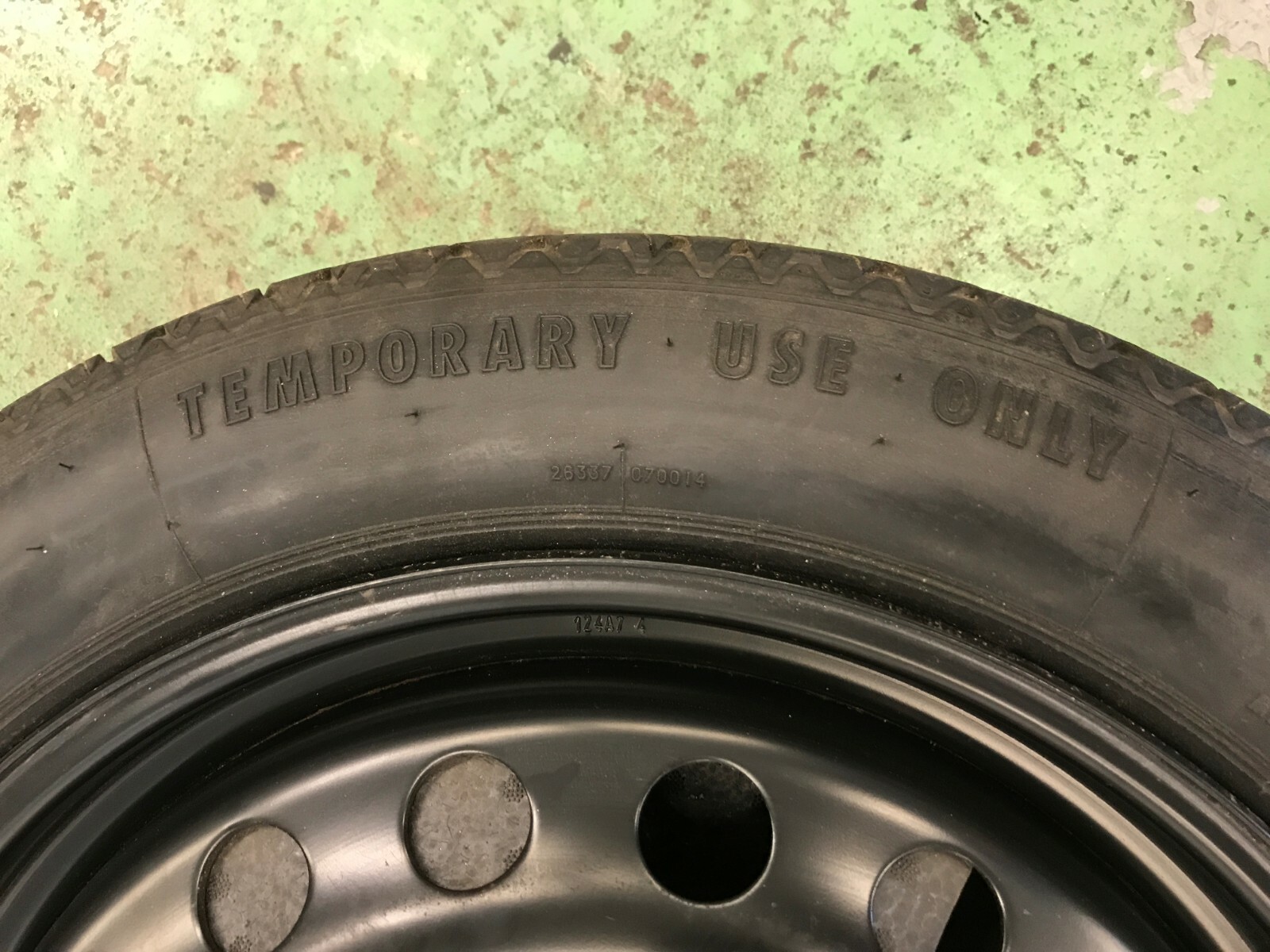 Used 0717 Volvo P3 S60 Xc70 Xc60 S80 V60 Spare Wheel And Tire 32209112