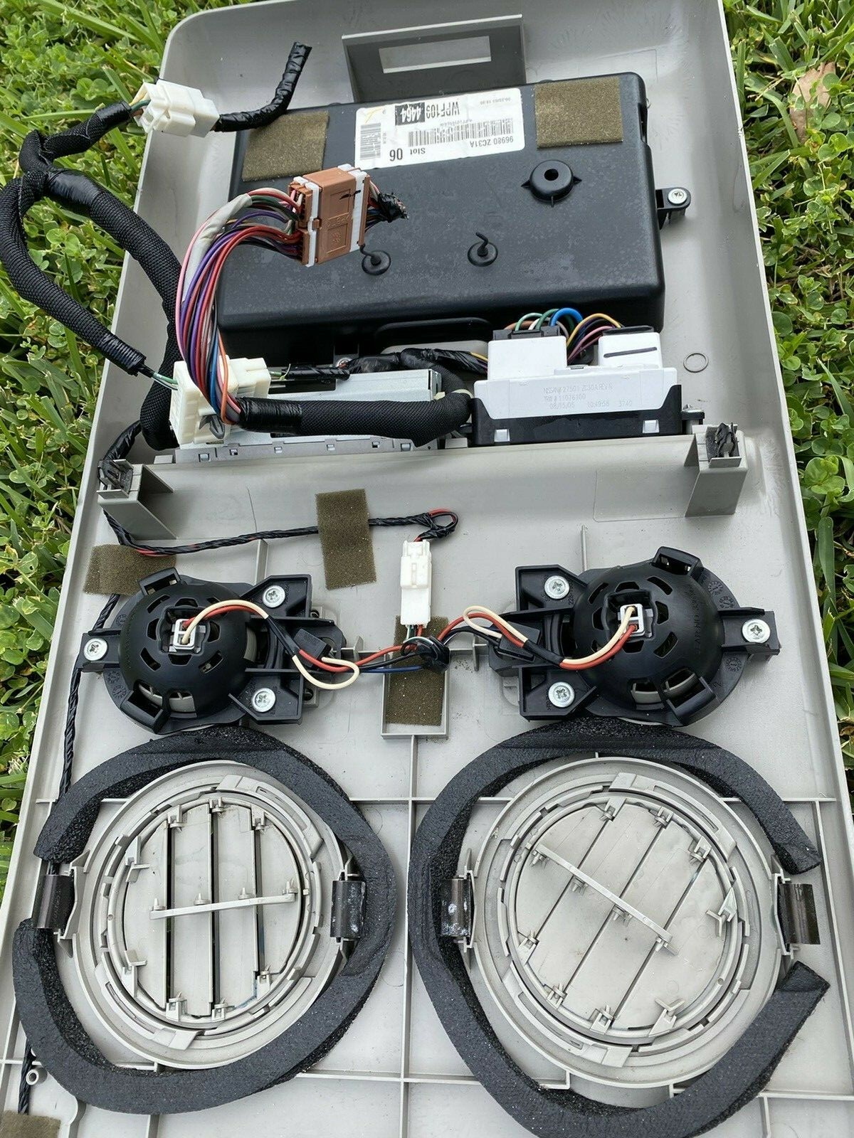 Used 2004-09 Nissan Armada/infiniti Qx56 Rear Overhead Console W/out