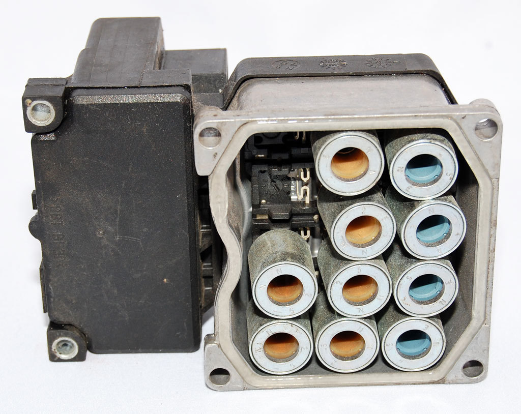 Remanufactured 20012002 Lincoln Town Car Abs Pump Control Module 2001