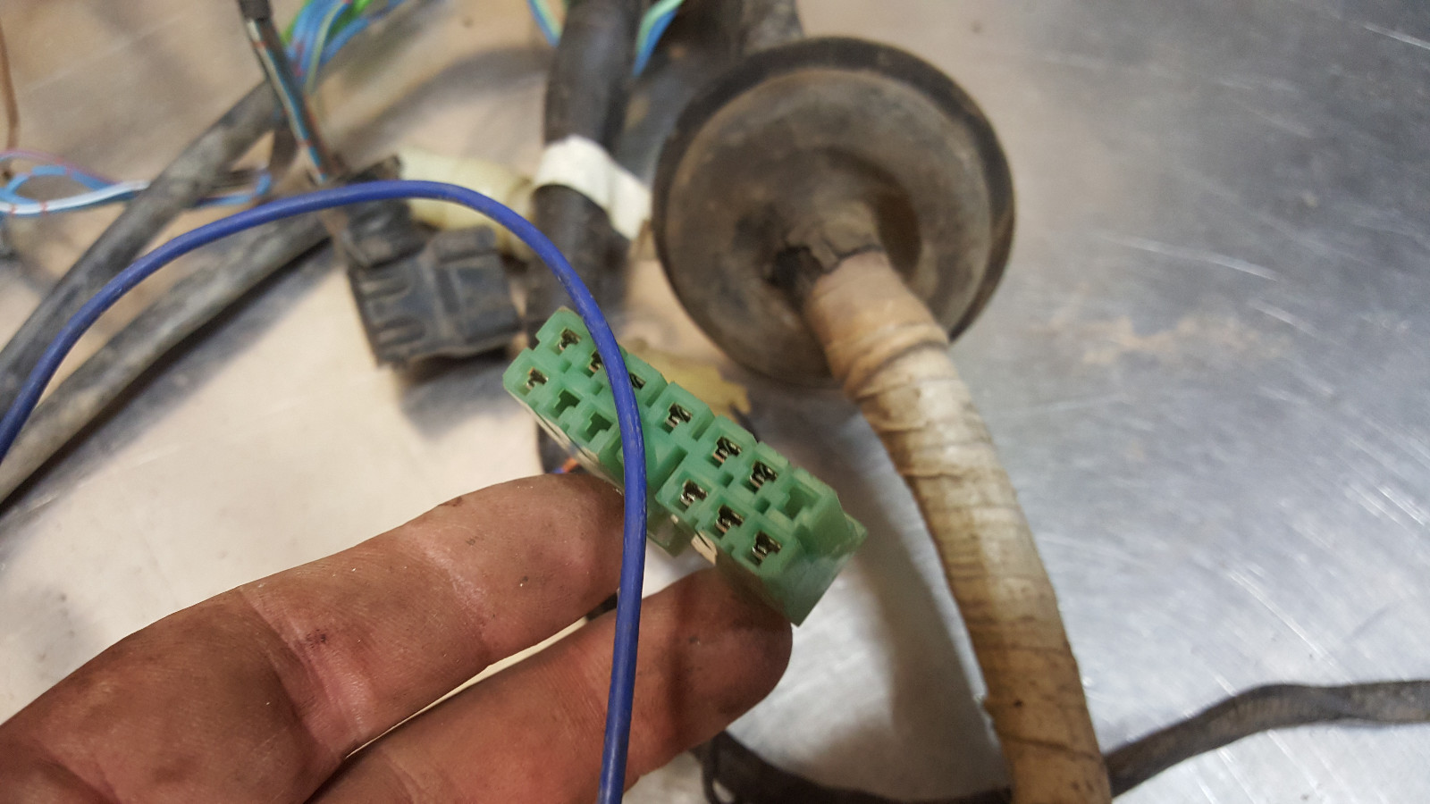 1985-1987 TOYOTA PICKUP 4RUNNER INTERIOR DASH FUSE BODY COWL WIRE WIRING  HARNESS 22R