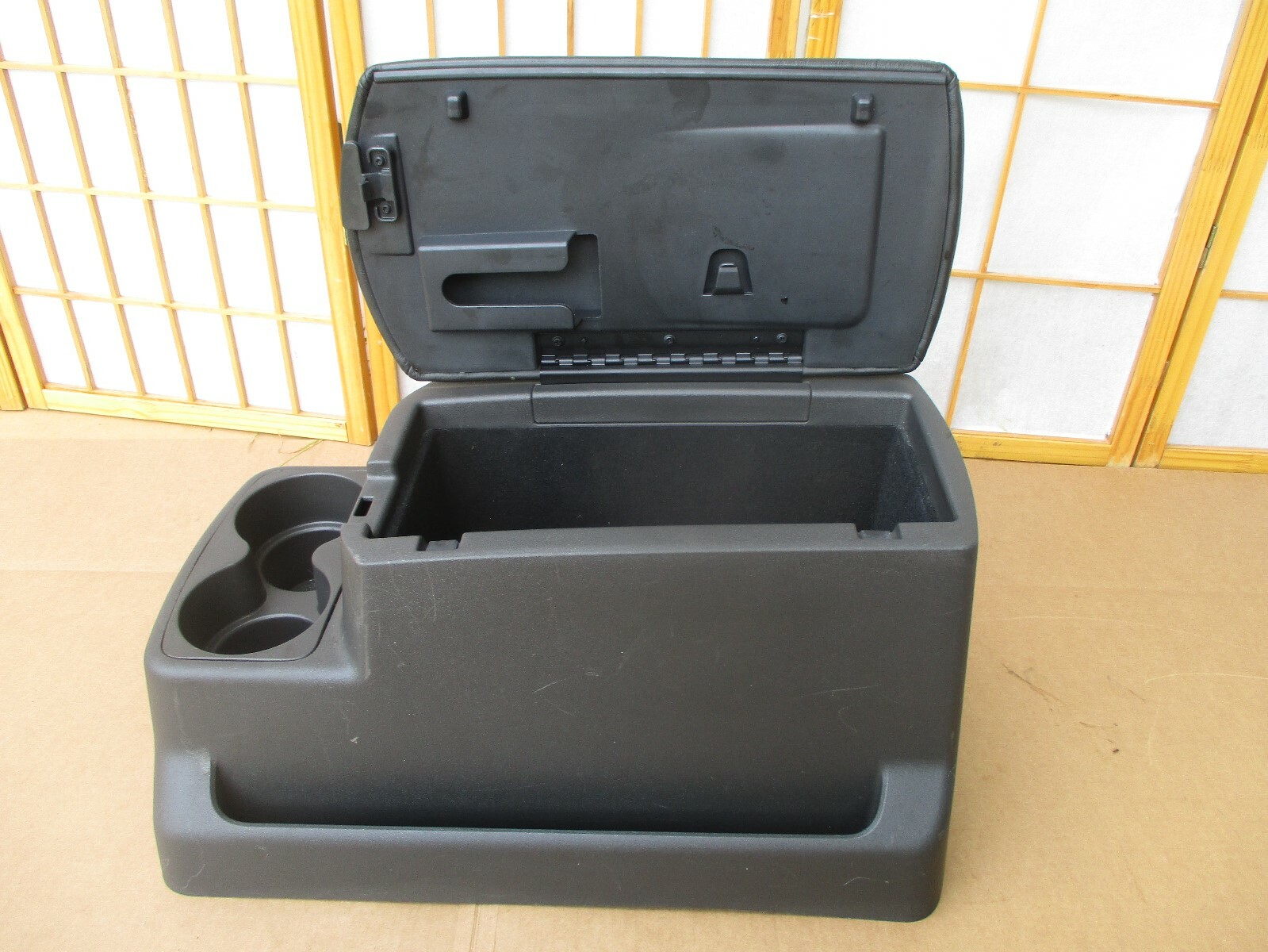 Used 0407 Infiniti Qx56 Nissan Armada Black Rear Center Armrest Cup