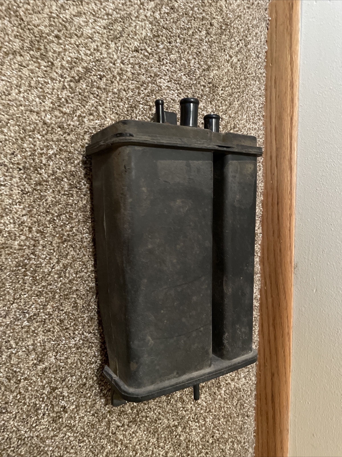 Used 0407 Subaru Wrx Sti Charcoal Evap Emissions Canister 42036ac020 for Sale