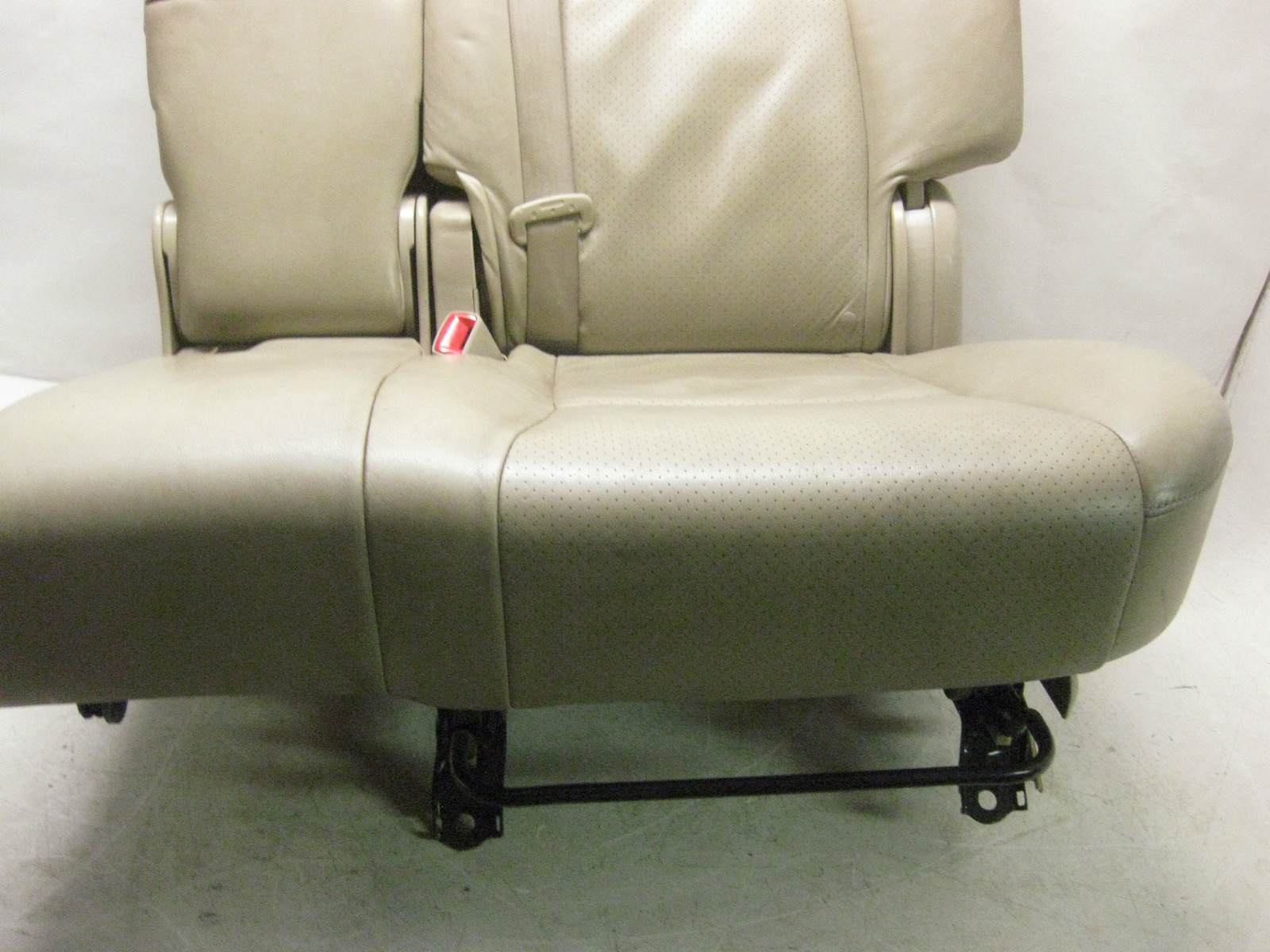 Used 2004-2007 2007 Toyota Highlander Hybrid Rear Right Bench Seat Tan ...