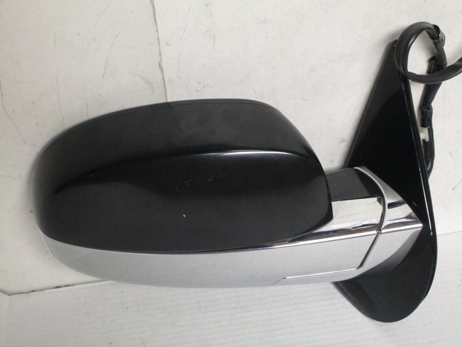 Used 20072008 Cadillac Escalade Signal Mirror Unpainted Power Fold Rh