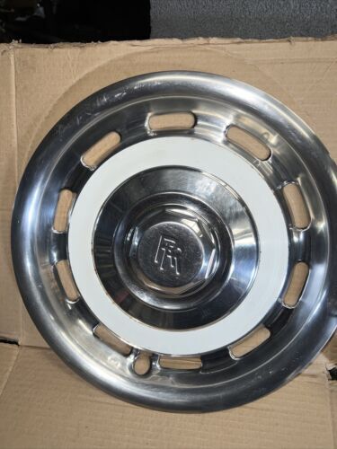 Used Vintage/antique 1970-1980 Rolls Royce Silver Shadow Hub Cap for Sale