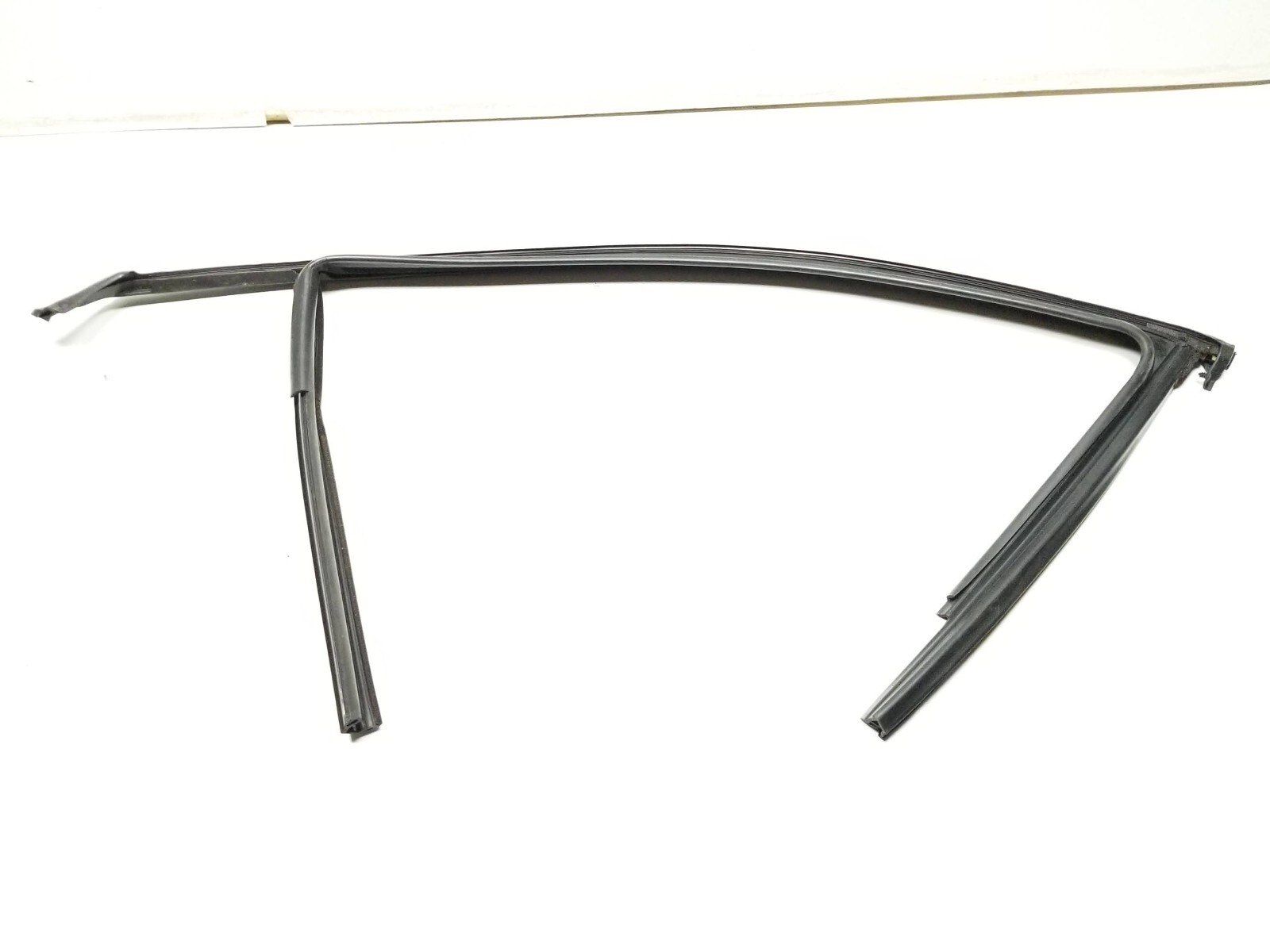 Used 20132016 Dodge Dart Front Right Pass Door Window Weatherstrip