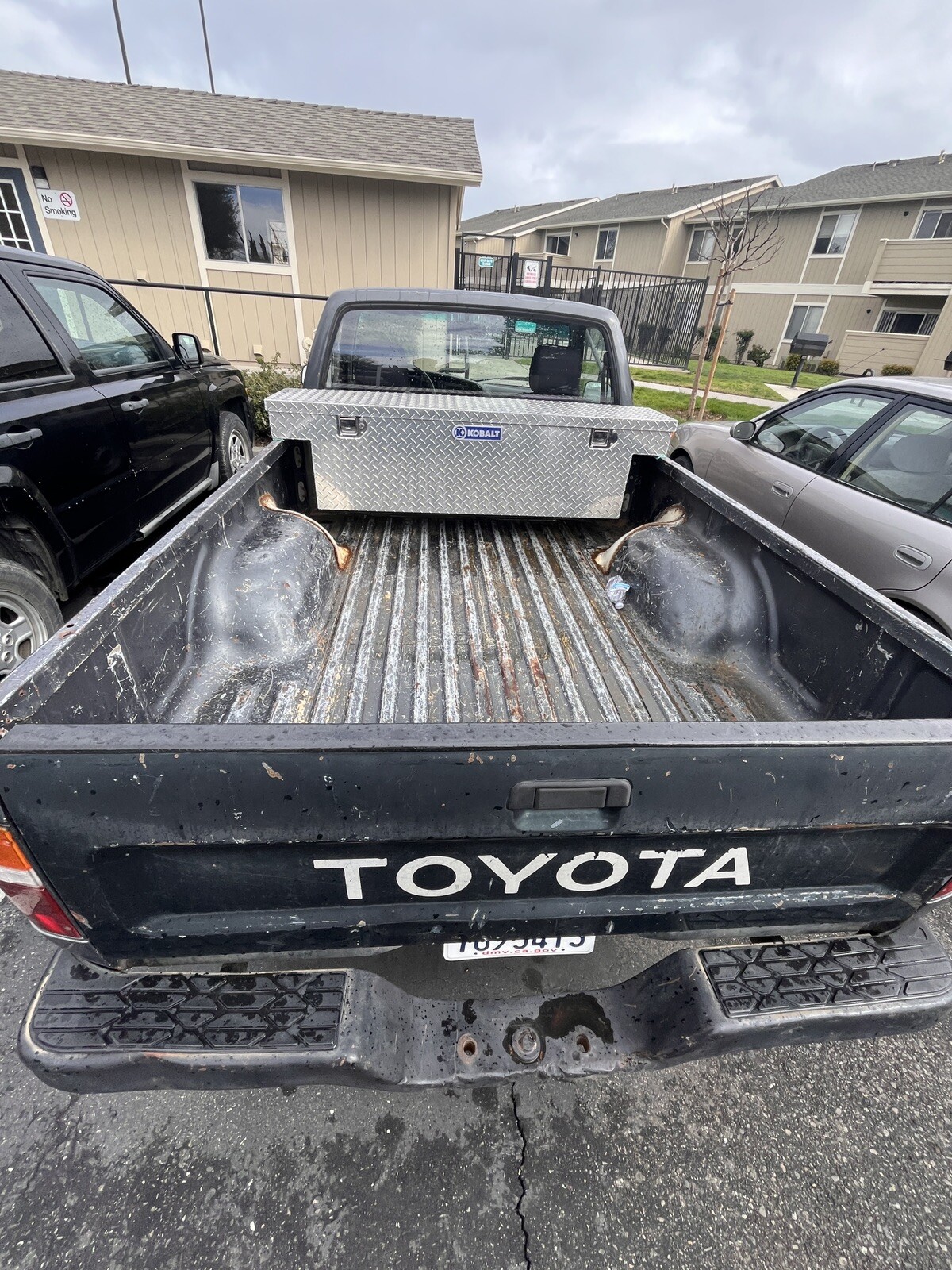 For Parts Or Not Working (just The Bed)199894 Toyota Pickup Bed Truck