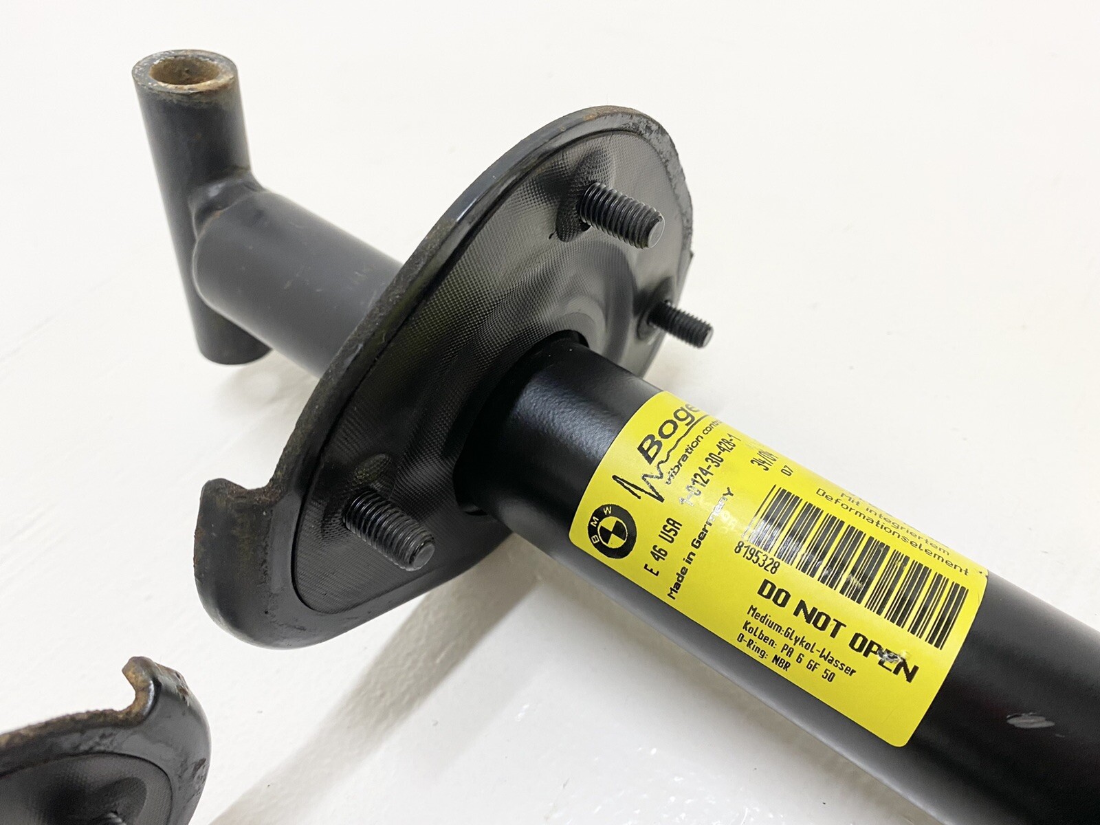 Used 9906 Oem Bmw E46 325i Rear Bumper Shock Absorber Set 51128195327