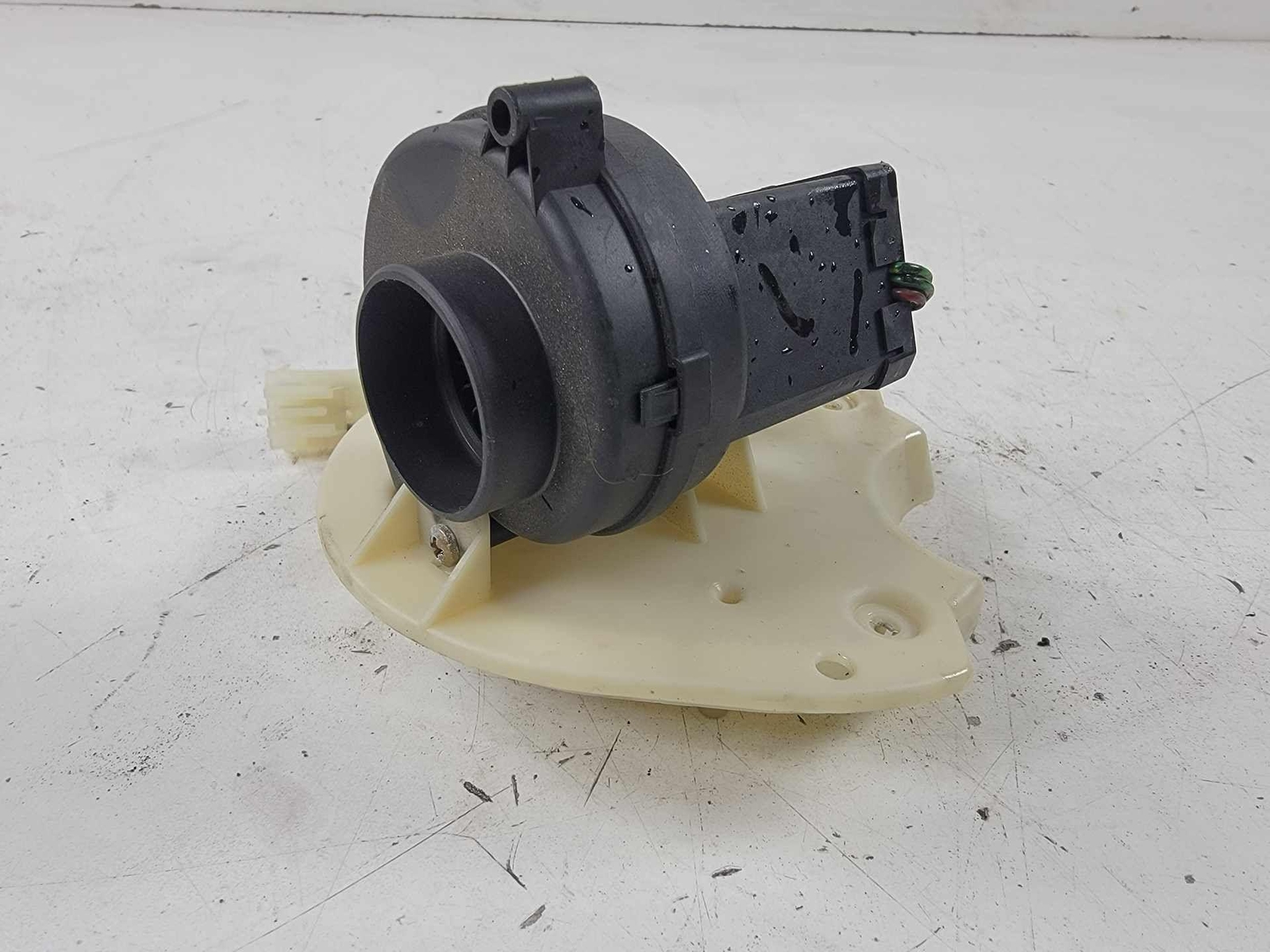 Used 0106 Bmw E46 M3 Oem Fuse Box Cooling Fan Blower Motor Unit for Sale