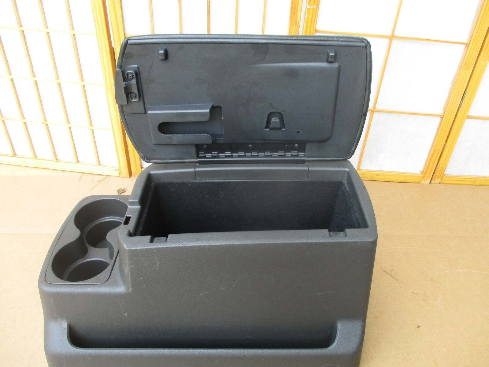 Used 0407 Infiniti Qx56 Nissan Armada Black Rear Center Armrest Cup