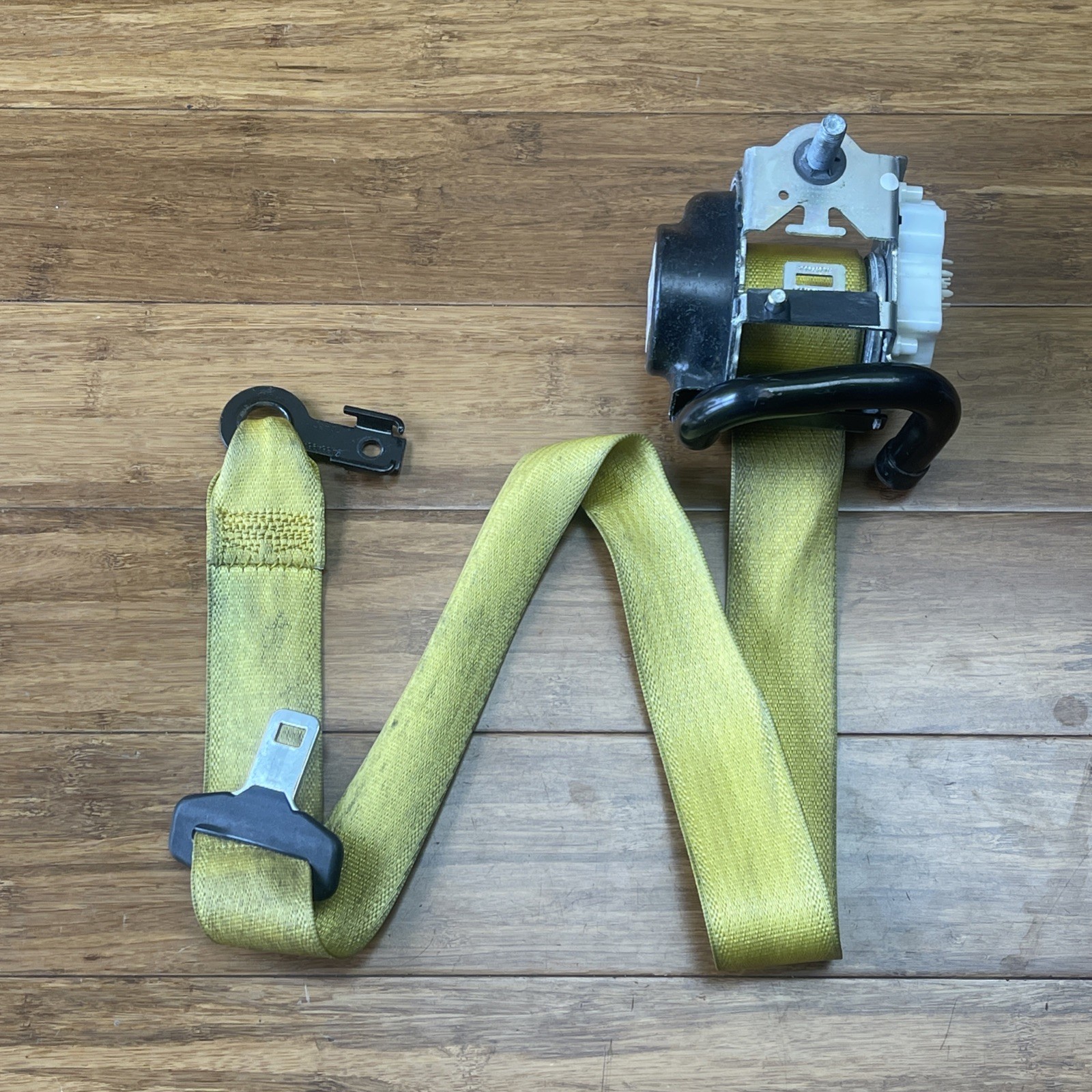 Used 2020-2025 Chevy Corvette C8 Front Right And Left Seat Belt Yellow ...