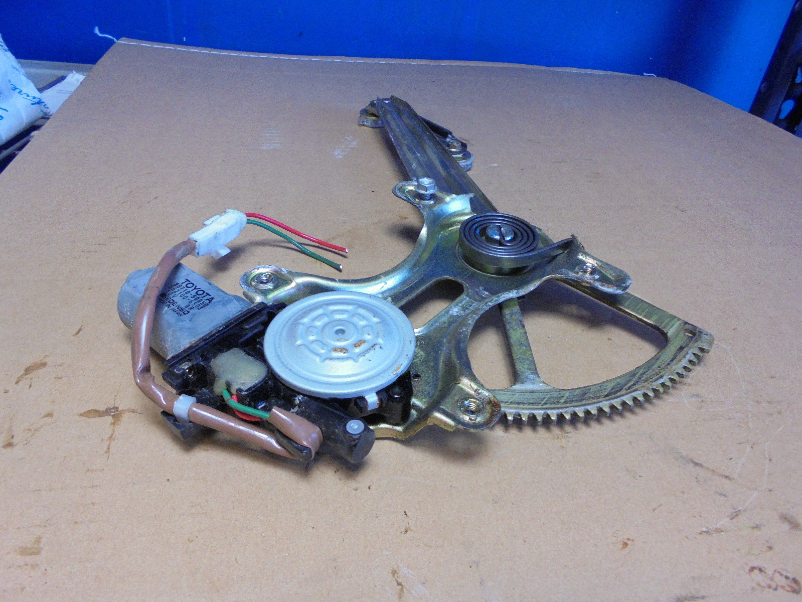Moteur Lève-Vitre Électrique Avant Gauche Pour Lexus LX470 / Toyota Land Cruiser - OEM 85720-60130