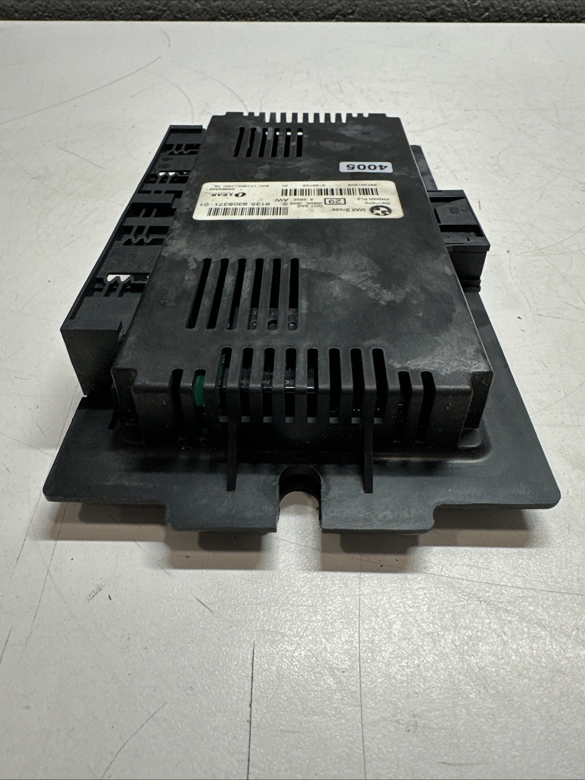 thumbnail image 2 of Genuine BMW E93 Footwell Module Light Control LCM PL2 FRM II – 9166708, 61359166708, A-Grade Used, 2008, VIN WBAWK72020PX07826 2 of 5
