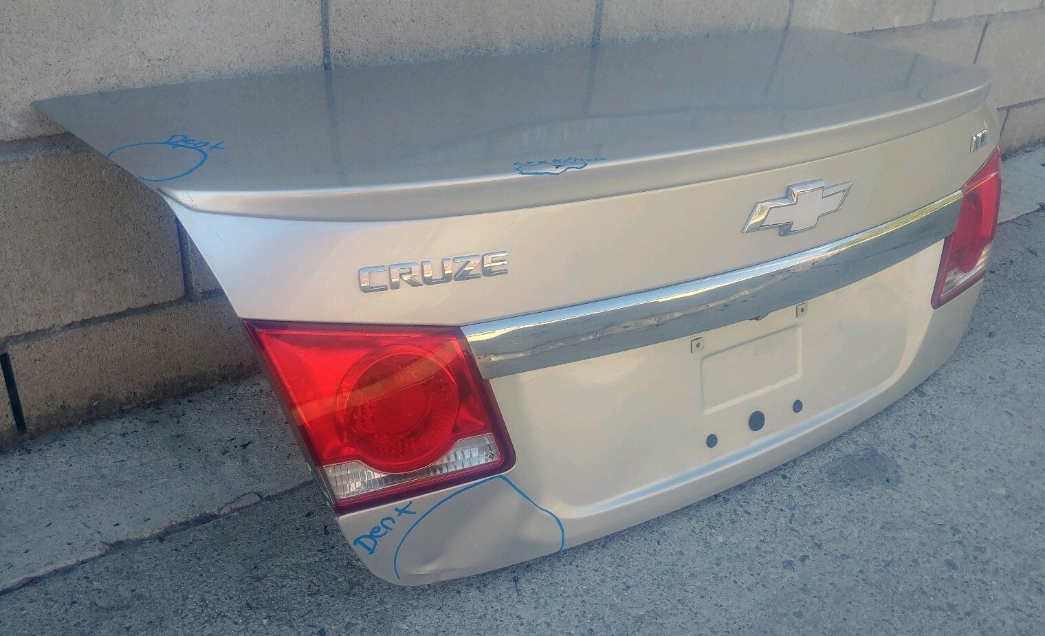 Used 20112012 20142015 Chevy Cruze Trunk Lid Complete Oem 95213160