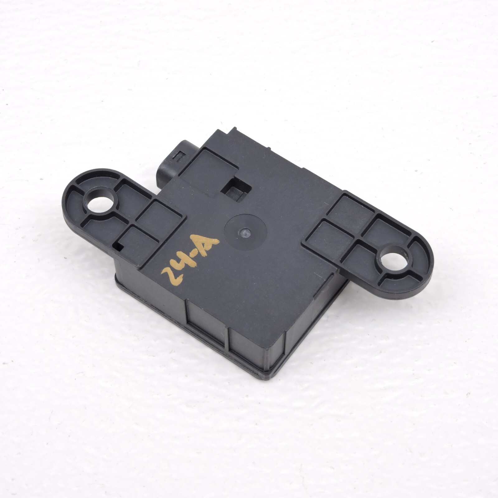 Used 20222024 Rivian R1t Radio Antenna Amplifier Control Module