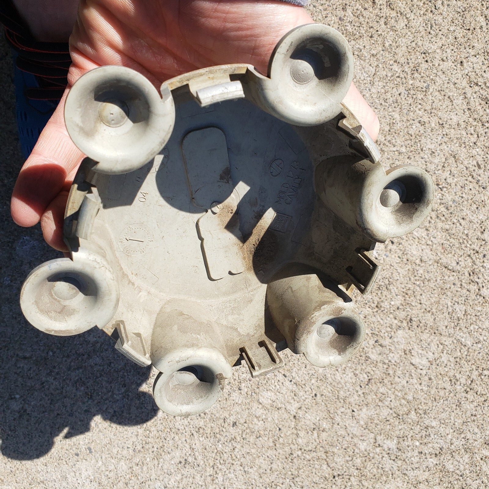 Used ****oem Gmc Canyon Wheel Center Cap Hubcap 20042008 9595550 15" for Sale 9595550