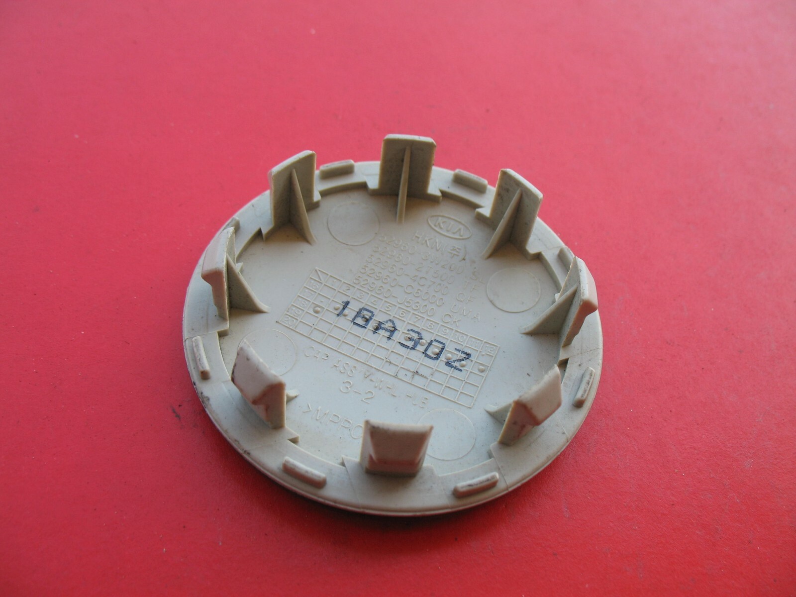 Used Kia Sportage Niro Cadenza Soul Wheel Rim Hub Cap Hubcap Center Cover Plug 11681 for Sale