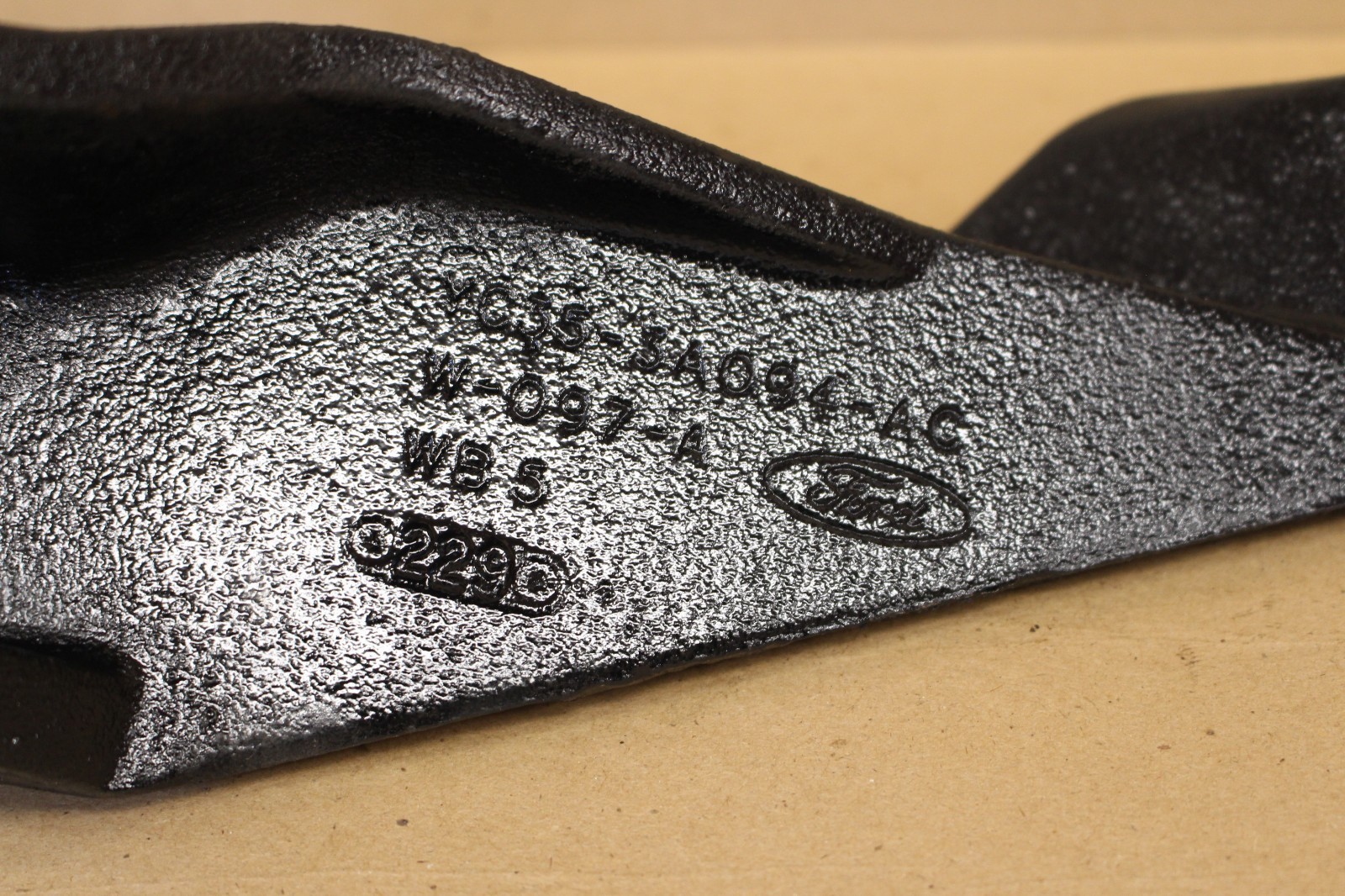 Used Ford Frame Mount Track Bar Bracket Super Duty F250 F350