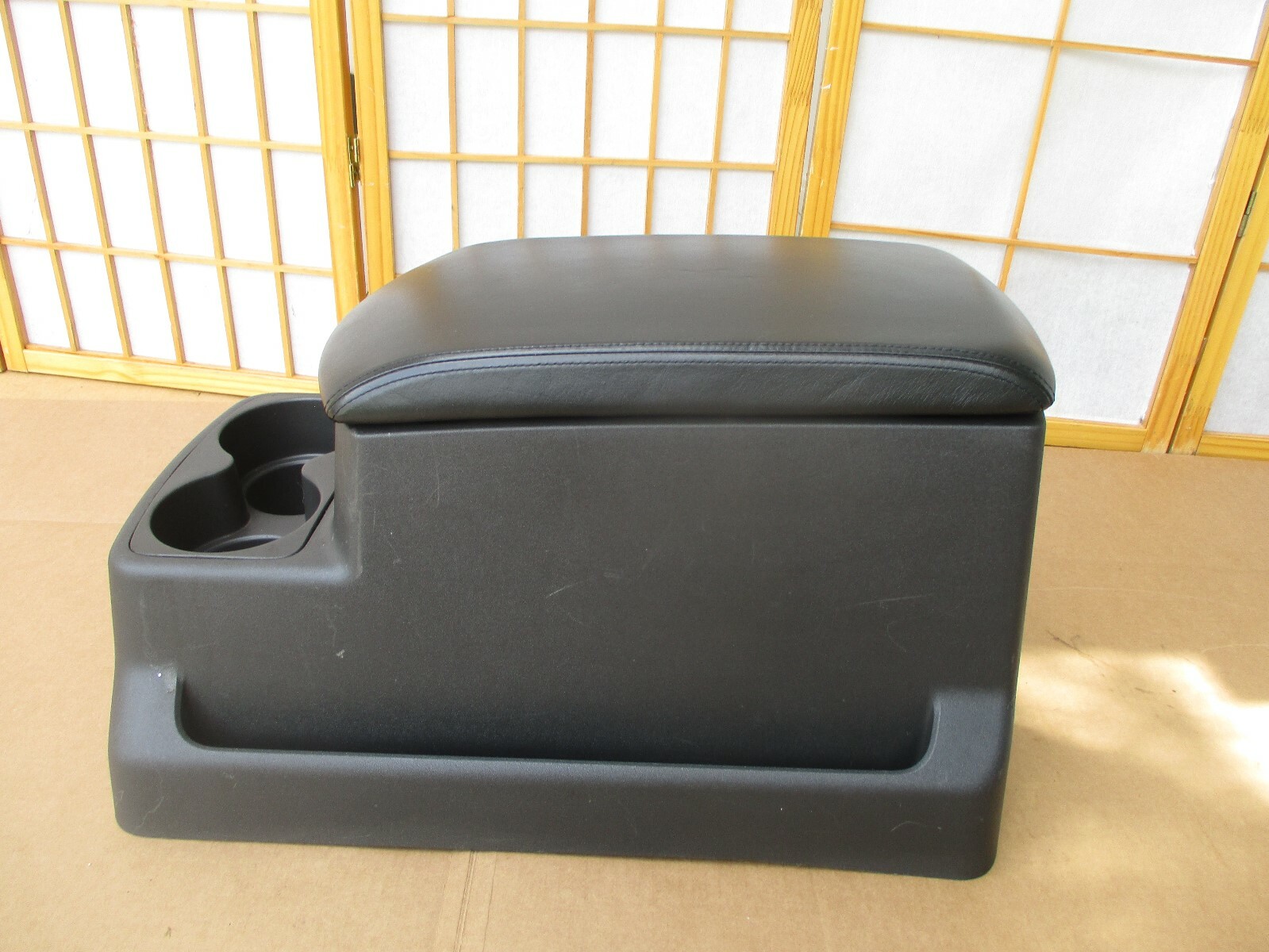 Used 0407 Infiniti Qx56 Nissan Armada Black Rear Center Armrest Cup