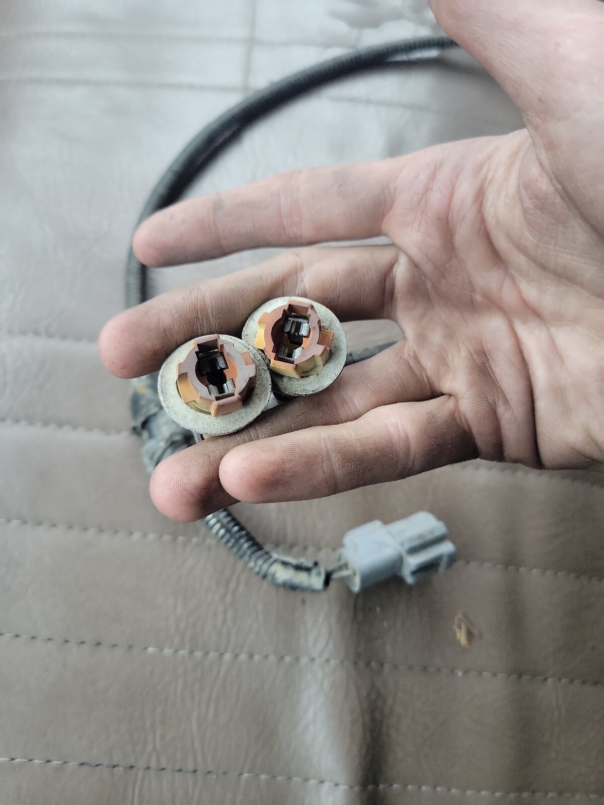 Used 9296 Ford F150 F250 F350 Pickup Only Rear License Plate Light