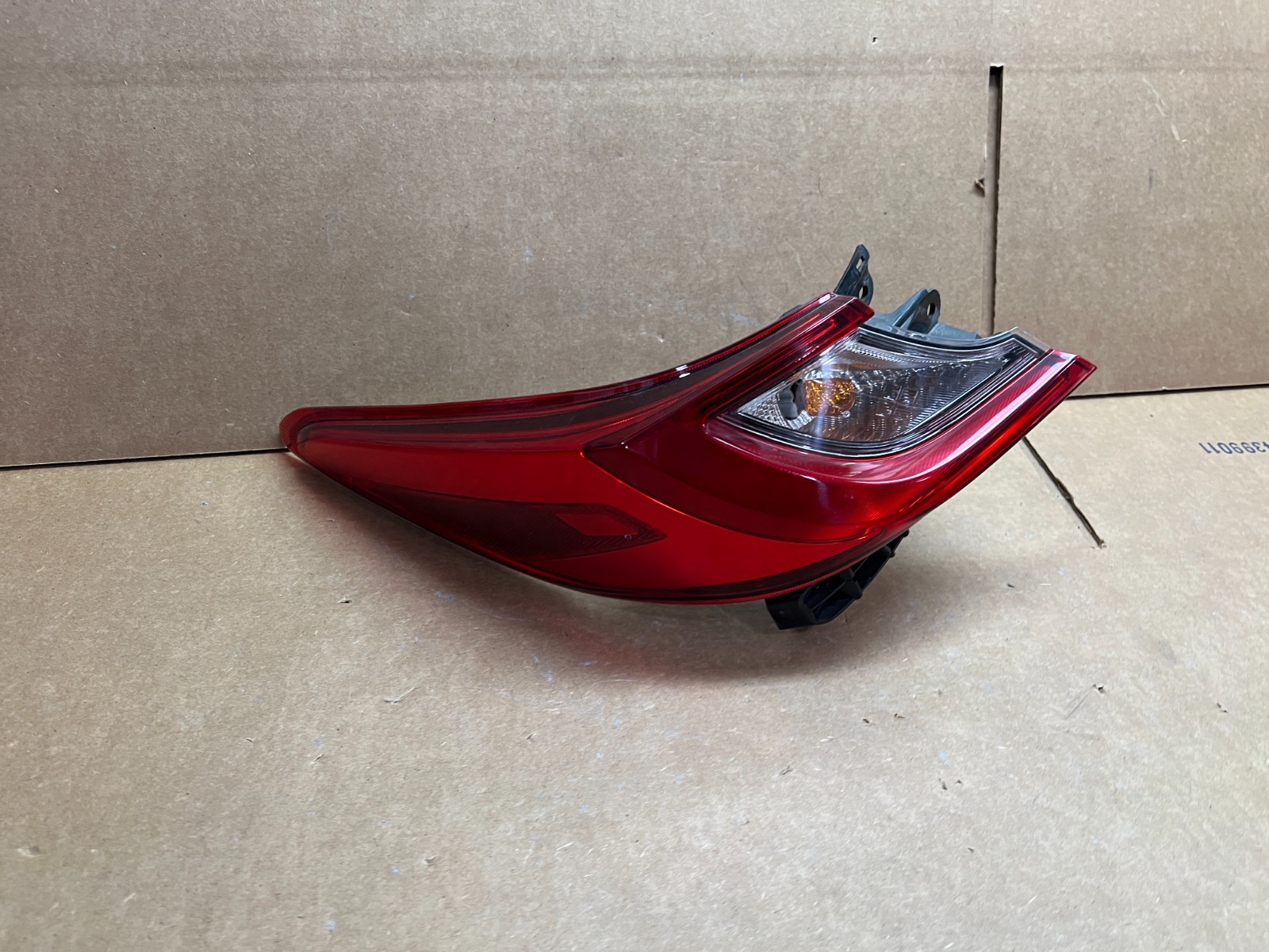 Nakkaa Left Driver Side Tail Light Assembly For 2021-2022 Toyota Camry, Halogen, Red
