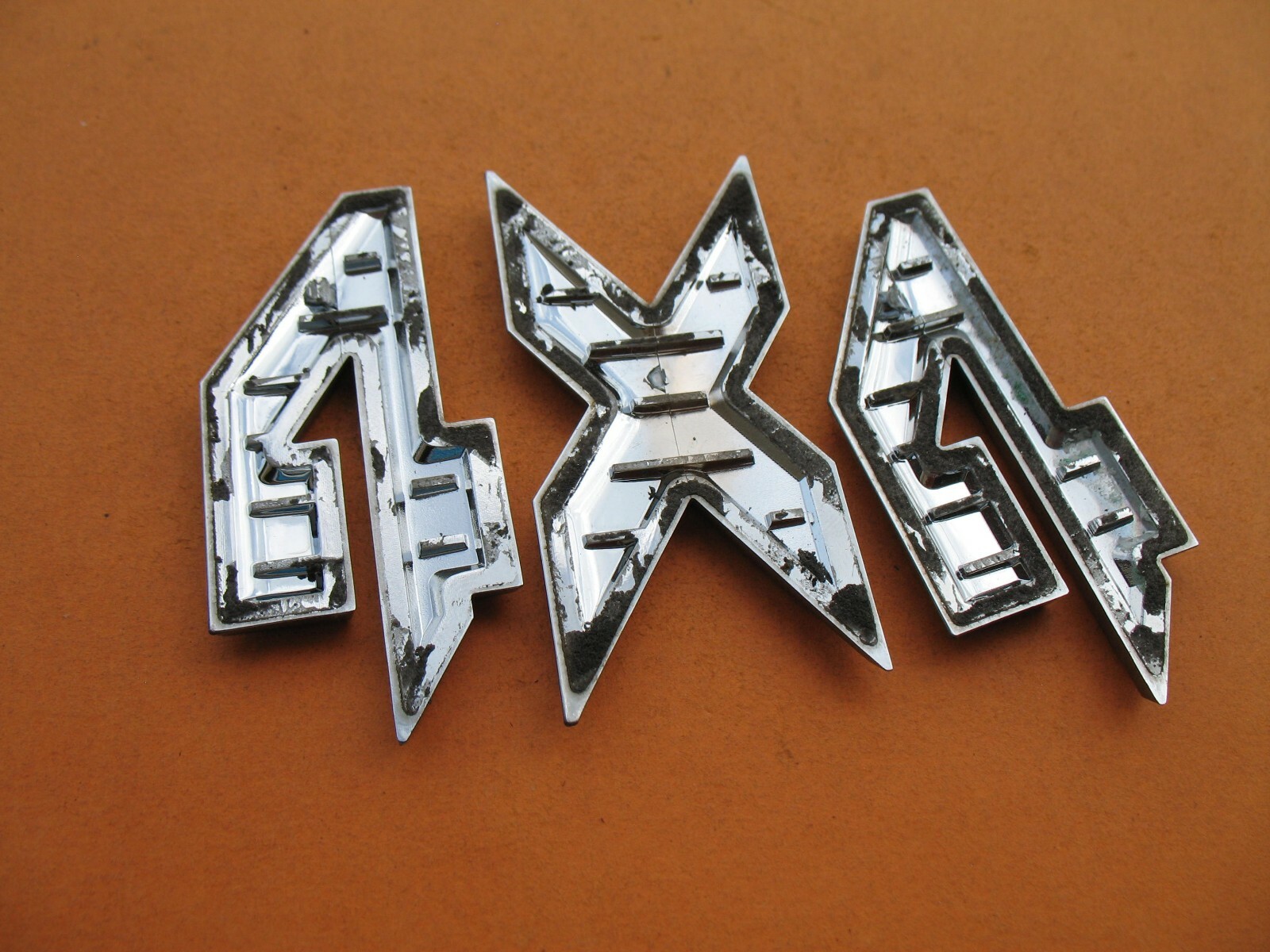 Split Gate Emblems Used 2009-2018 Dodge Ram 1500 2500 3500 4x4 Rear Gate Emblem Logo Badge ...