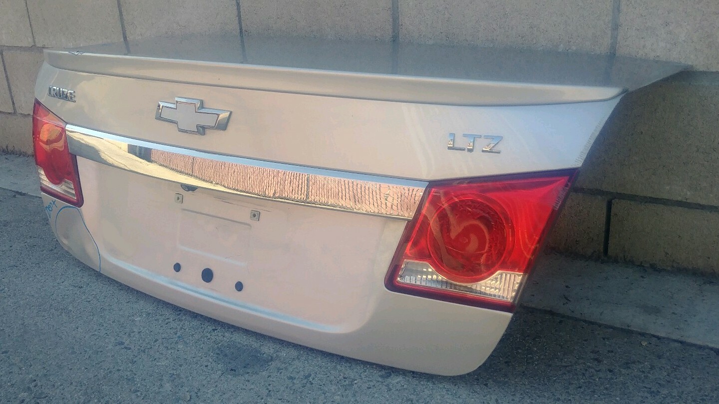 Used 20112012 20142015 Chevy Cruze Trunk Lid Complete Oem 95213160