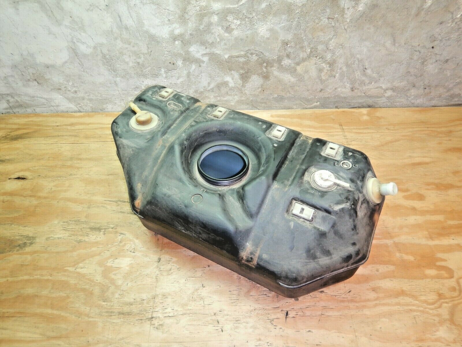Used Jeep Wrangler Tj 0304 2019 Gallon Poly Plastic Gas Fuel Tank