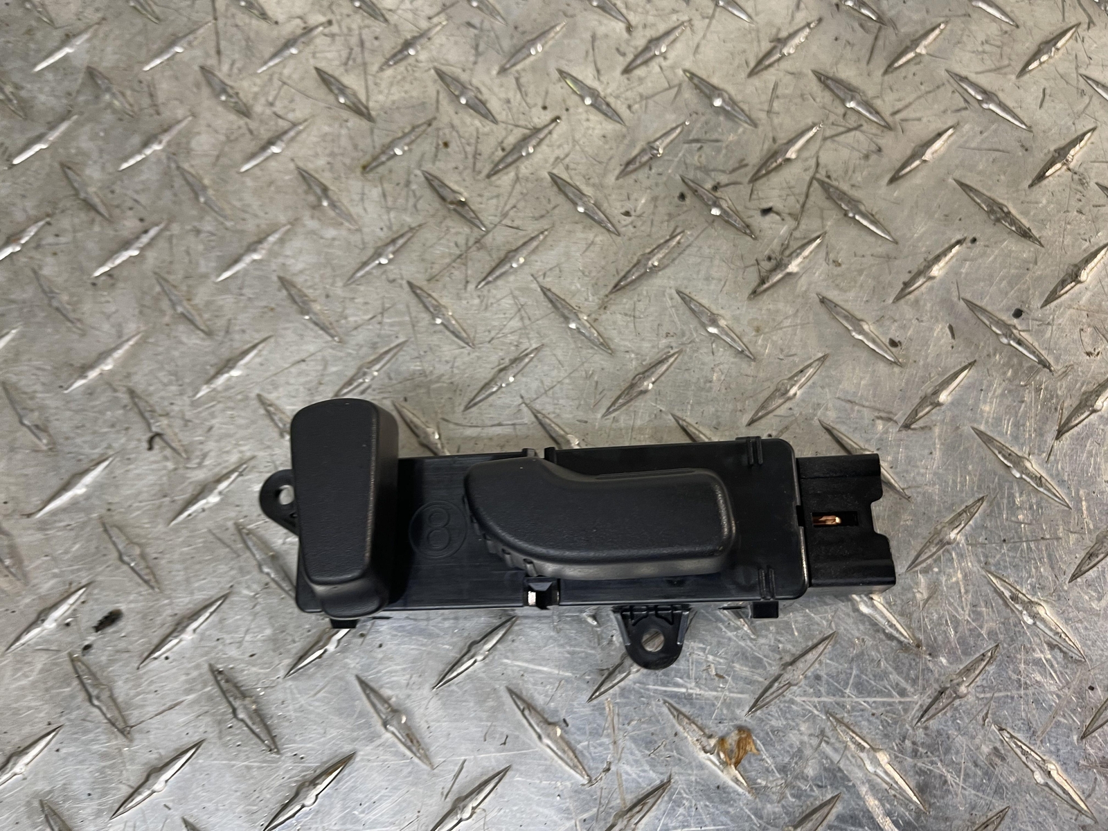 Used 1424 Infiniti Q50 Front Right Passenger Side Seat Control
