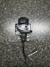 1990-1993 Lexus LS400 4D Sedan OEM Toyota EGR Valve.