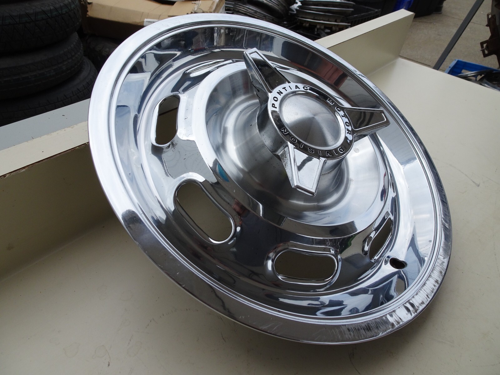 Used (1) Rare Vintage Oem 1964 Pontiac Gto 14" 3bar Spinner Hubcap