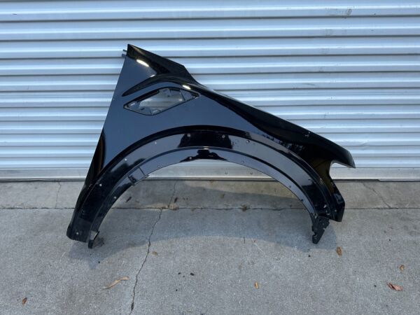 Superseded by 5UH-F1500-G1-00 - FRONT FENDER ASSY